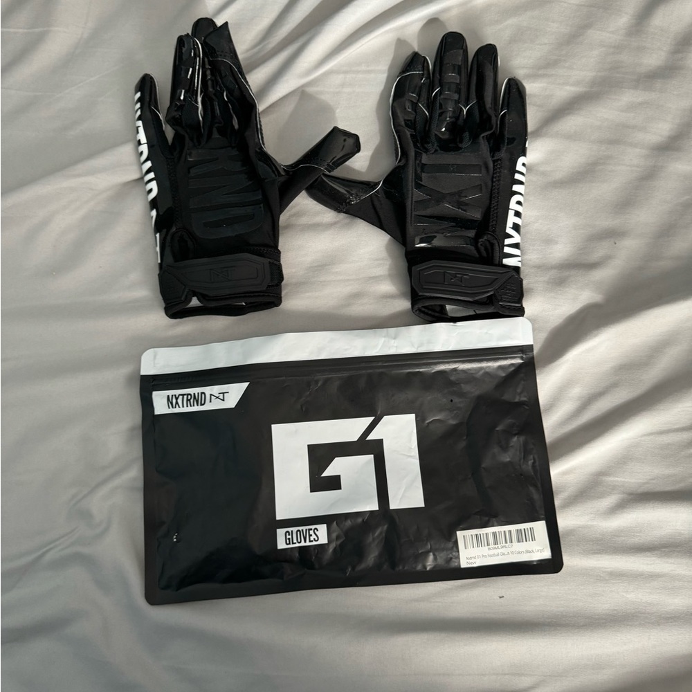 NXTRND G2 Mens Black Football gloves